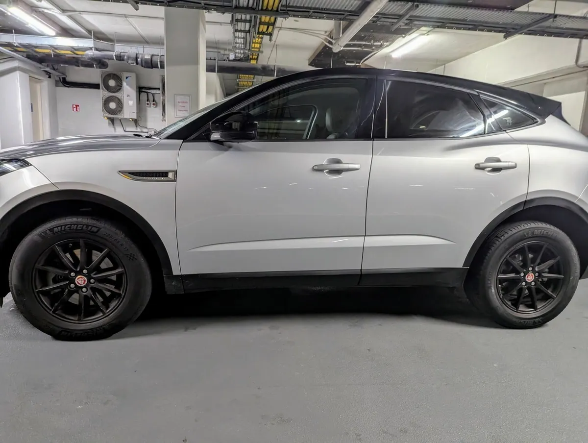 Jaguar E-Pace 2.0 D150PS Chequered Edition - Image 4