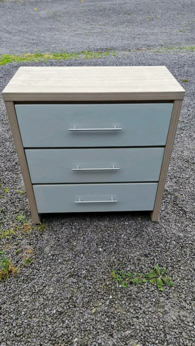 Chest of drawers and office chair - Image 1