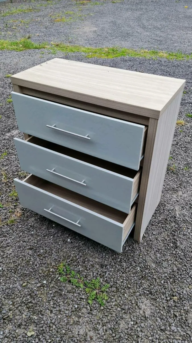 Chest of drawers and office chair - Image 2