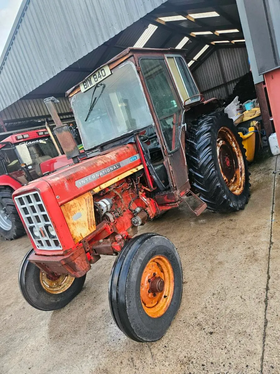 International 564 tractor - Image 1
