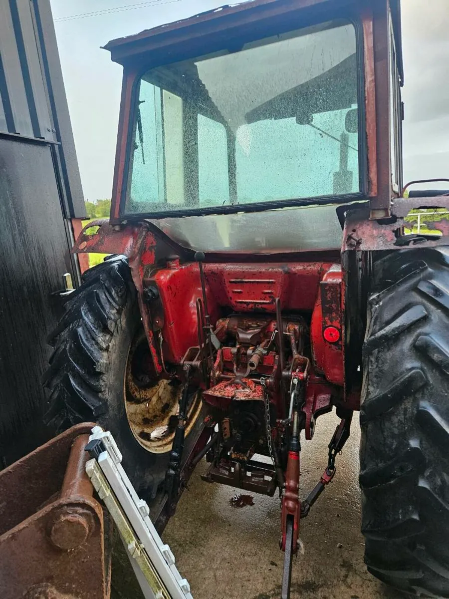 International 564 tractor - Image 4