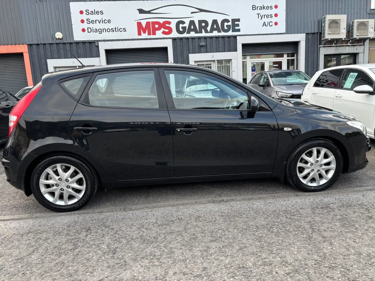 Hyundai i30 2010 - Image 1