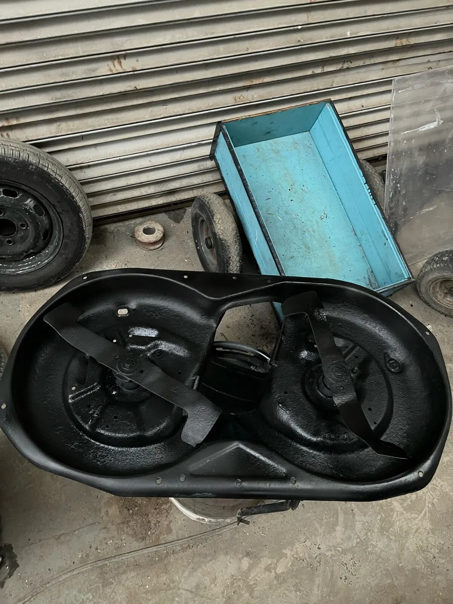 Ride on Lawnmower cutting deck - Image 1
