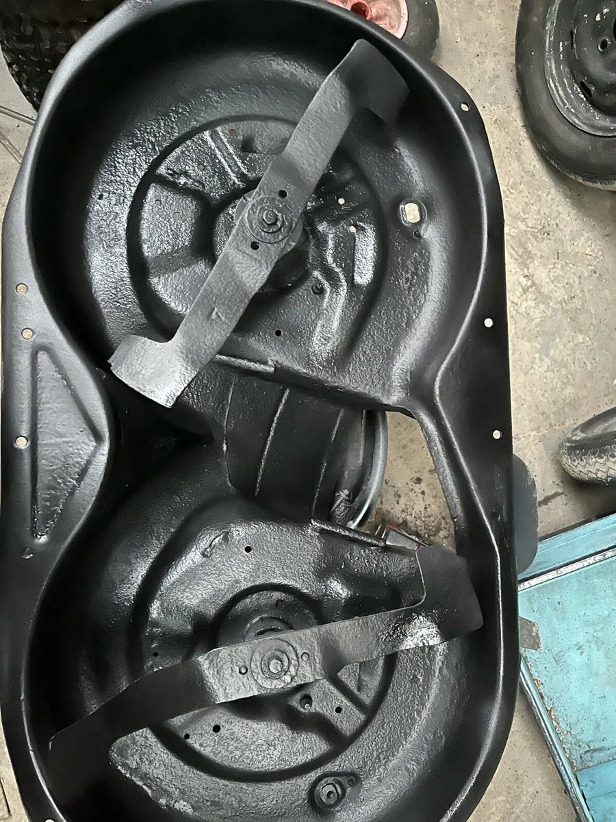 Ride on Lawnmower cutting deck - Image 2