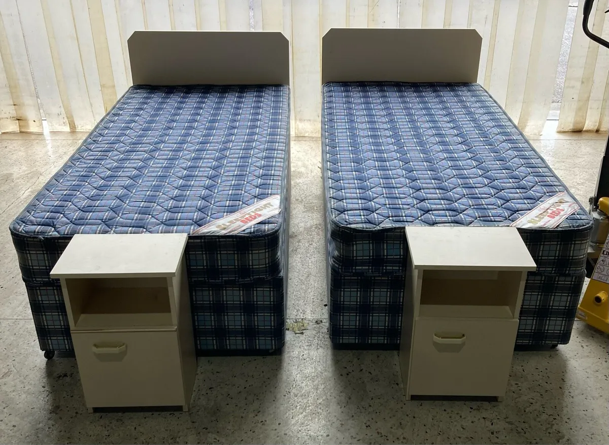 Single beds, Side lockers & Wardrobe - Image 2