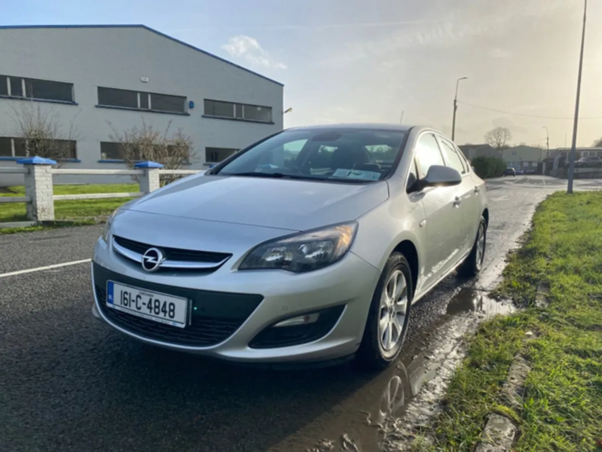 Opel Astra Saloon 1.4 I 4DR - Image 1