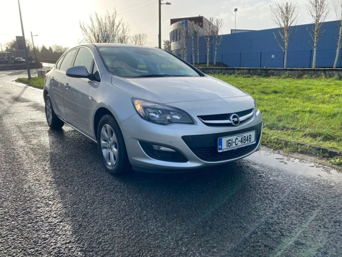 Opel Astra Saloon 1.4 I 4DR - Image 3
