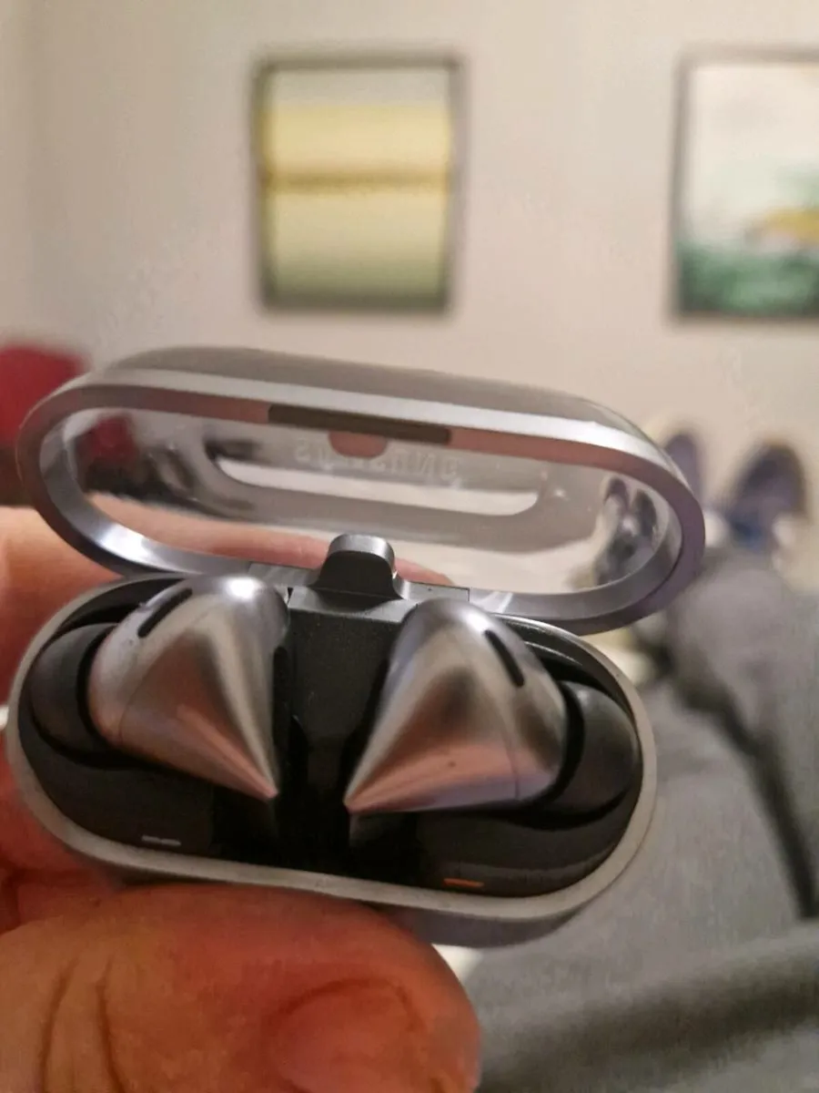 Samsung galaxy buds 3 pro - Image 2
