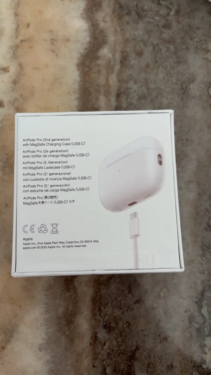 Apple AirPods - Image 3