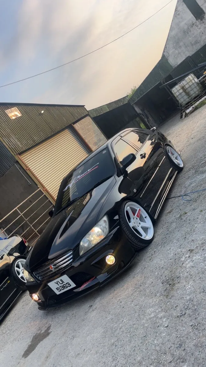 Toyota altezza - Image 1