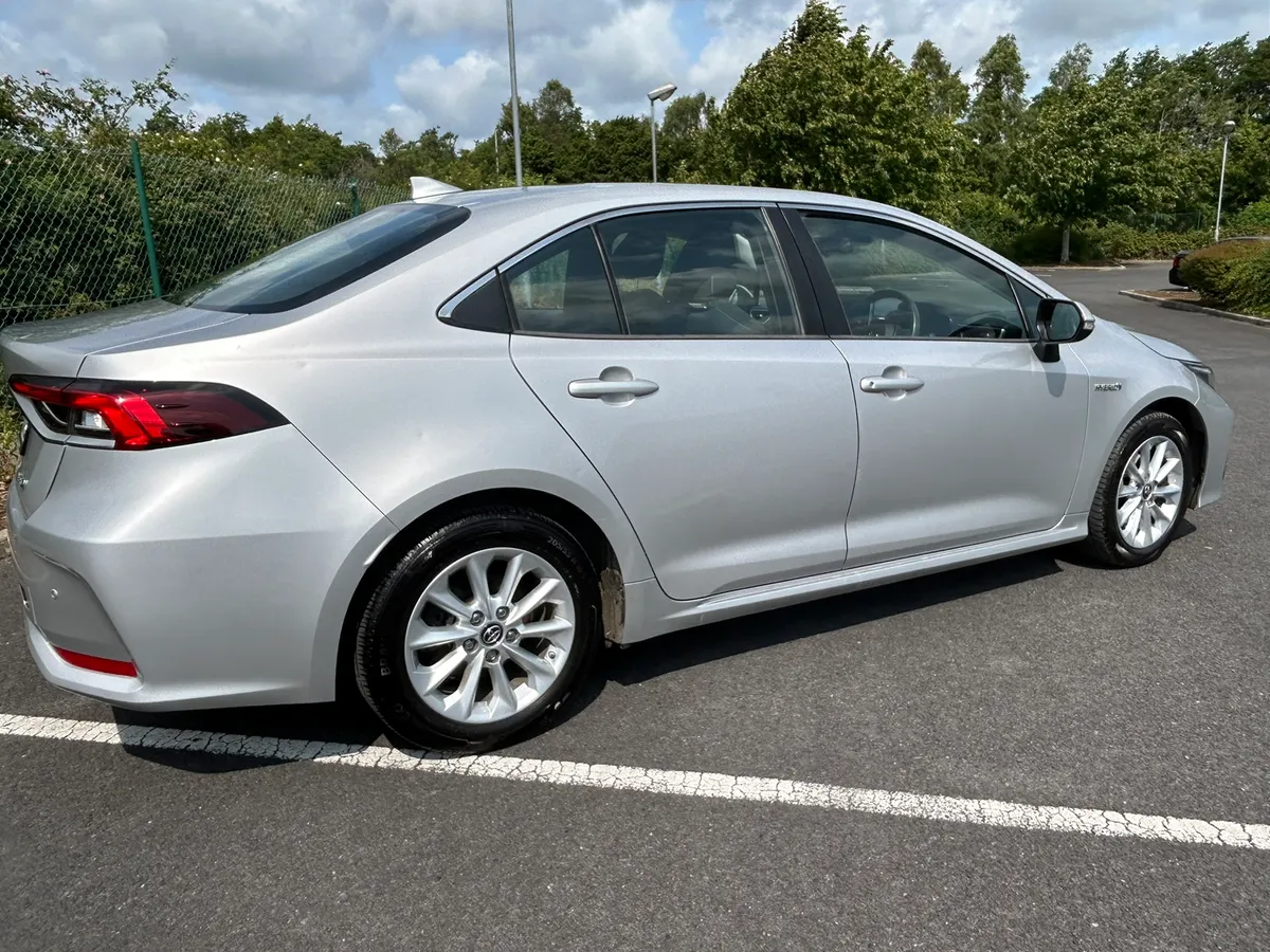 2020 TOYOTA COROLLA LUNA HYBRID - Image 3