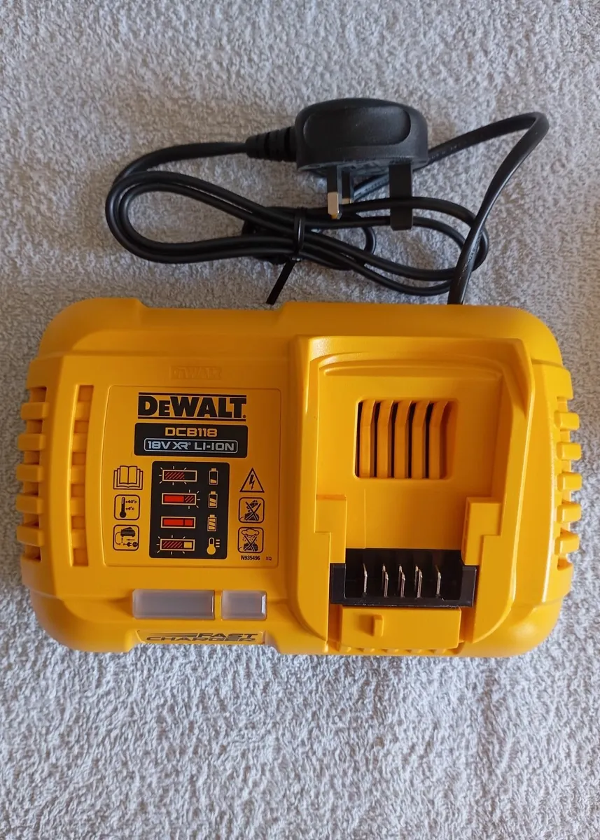 DeWalt 54v/9ah Battery with Fast Charger (New) - Image 2