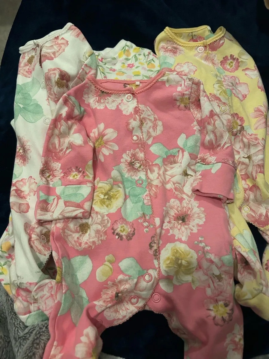 Baby girl newborn clothes - Image 1