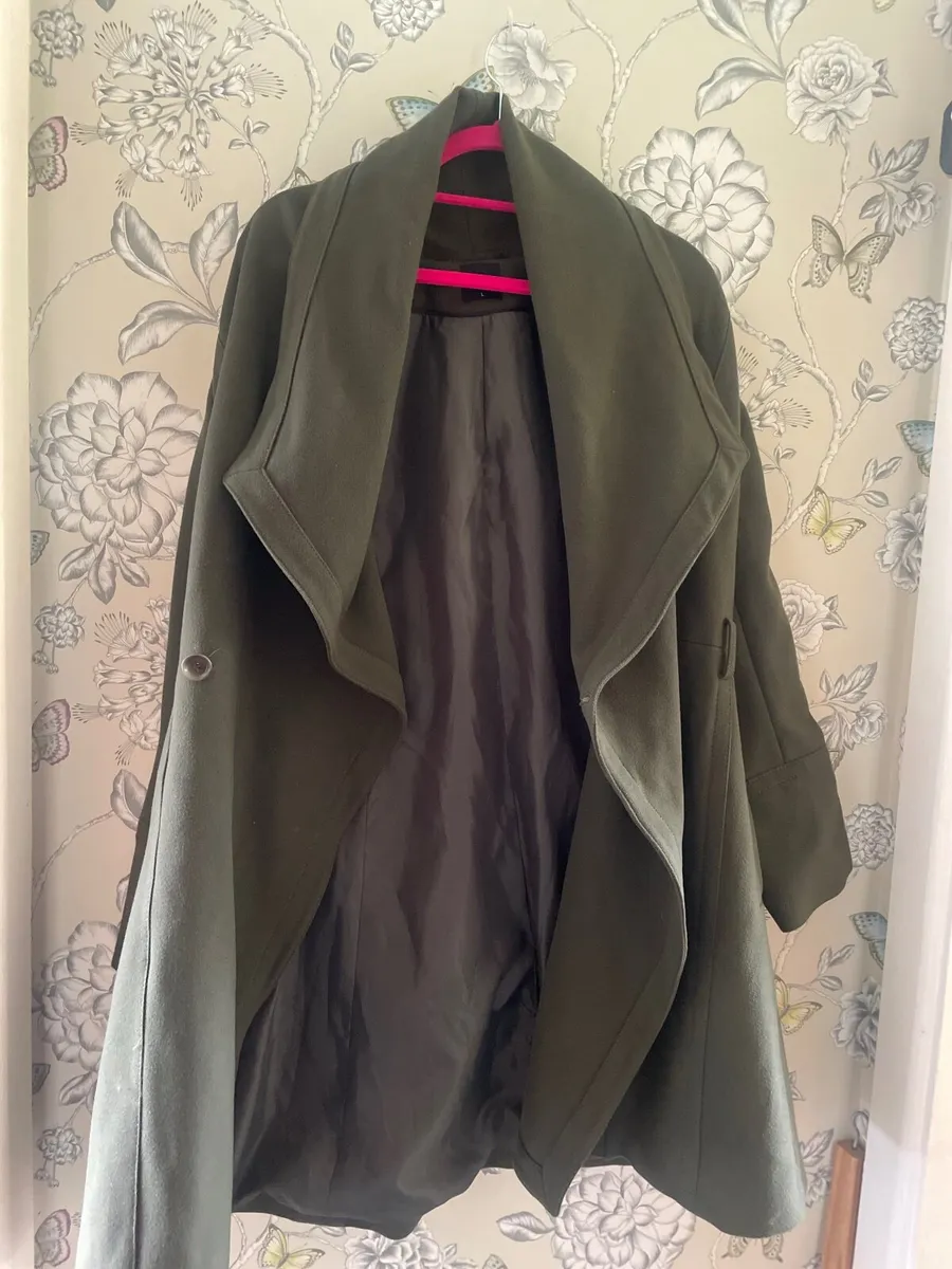 Large green coat - Image 1