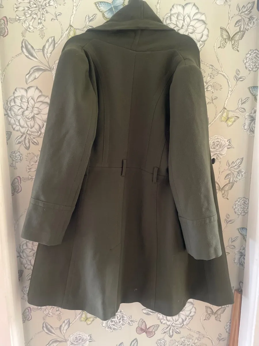 Large green coat - Image 3