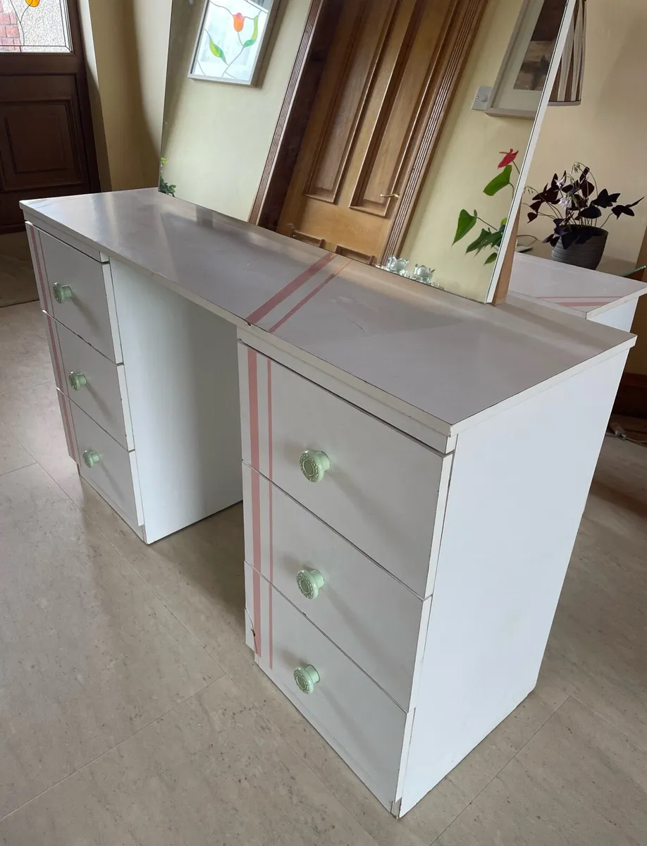Dressing table & 2 bedside lockers - Image 2