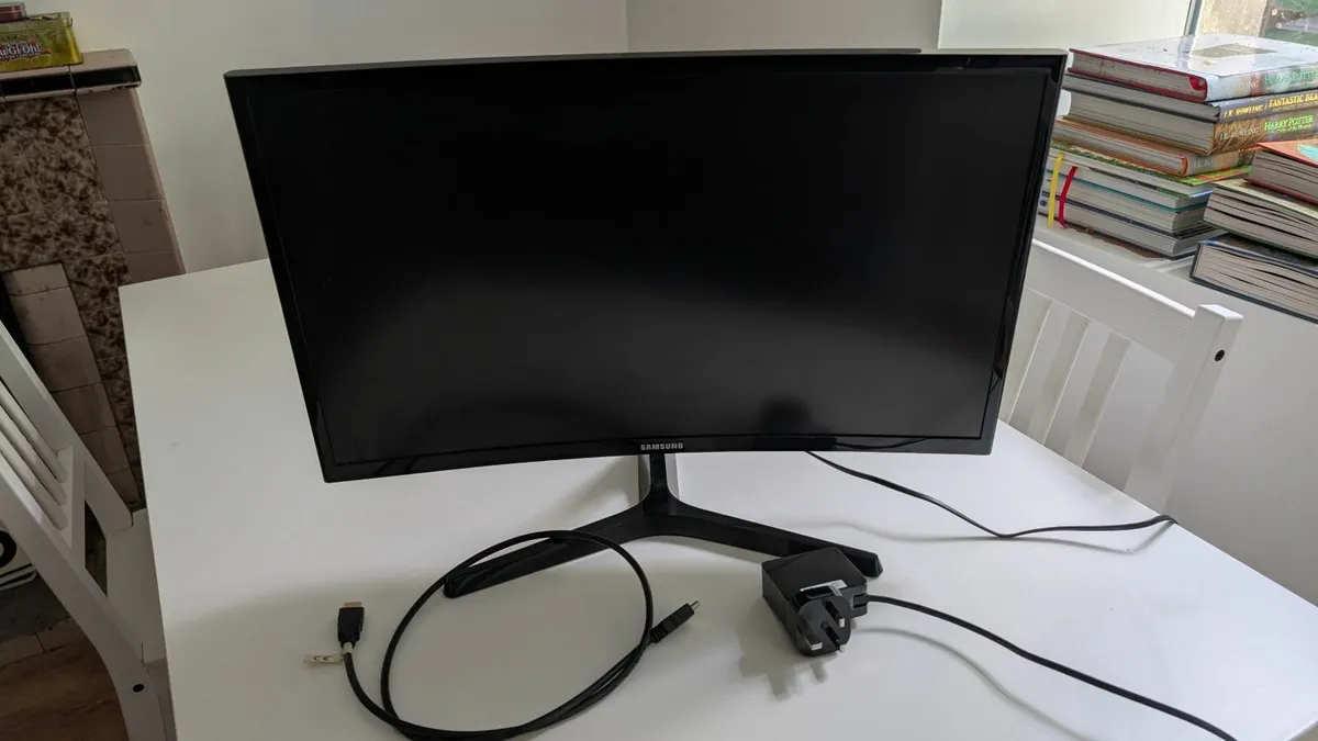 Samsung 24" Curved Monitor - Image 1