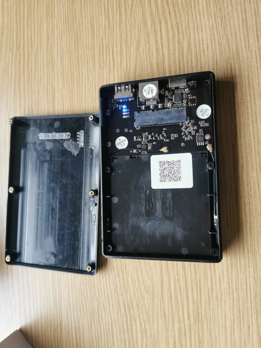 Portable hard drive enclosure chassis power bank - Image 4