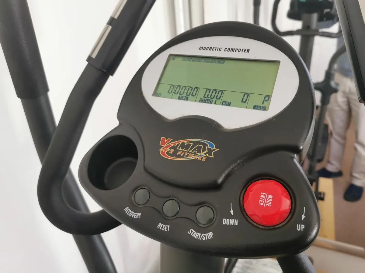 V-Max MPE Cross trainer elliptical pulse meter and - Image 2