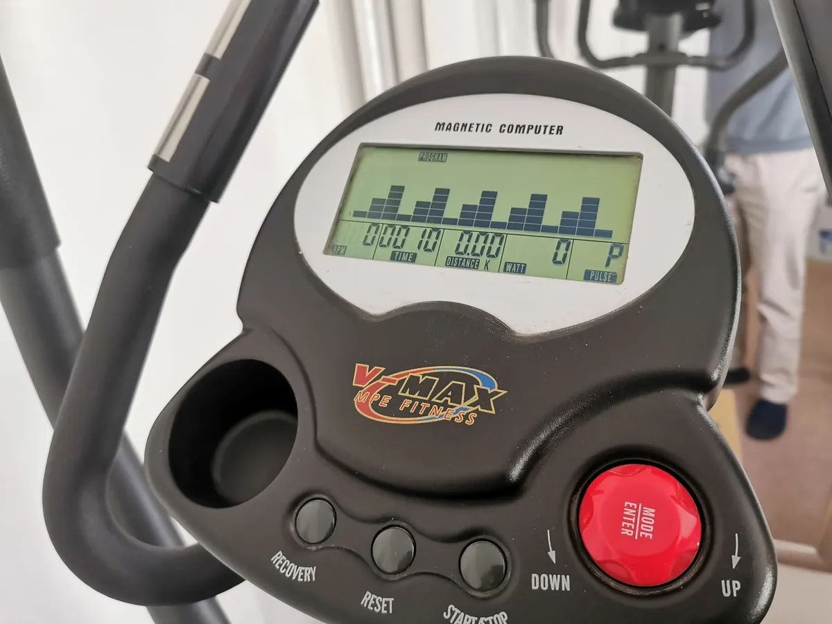 V-Max MPE Cross trainer elliptical pulse meter and - Image 3