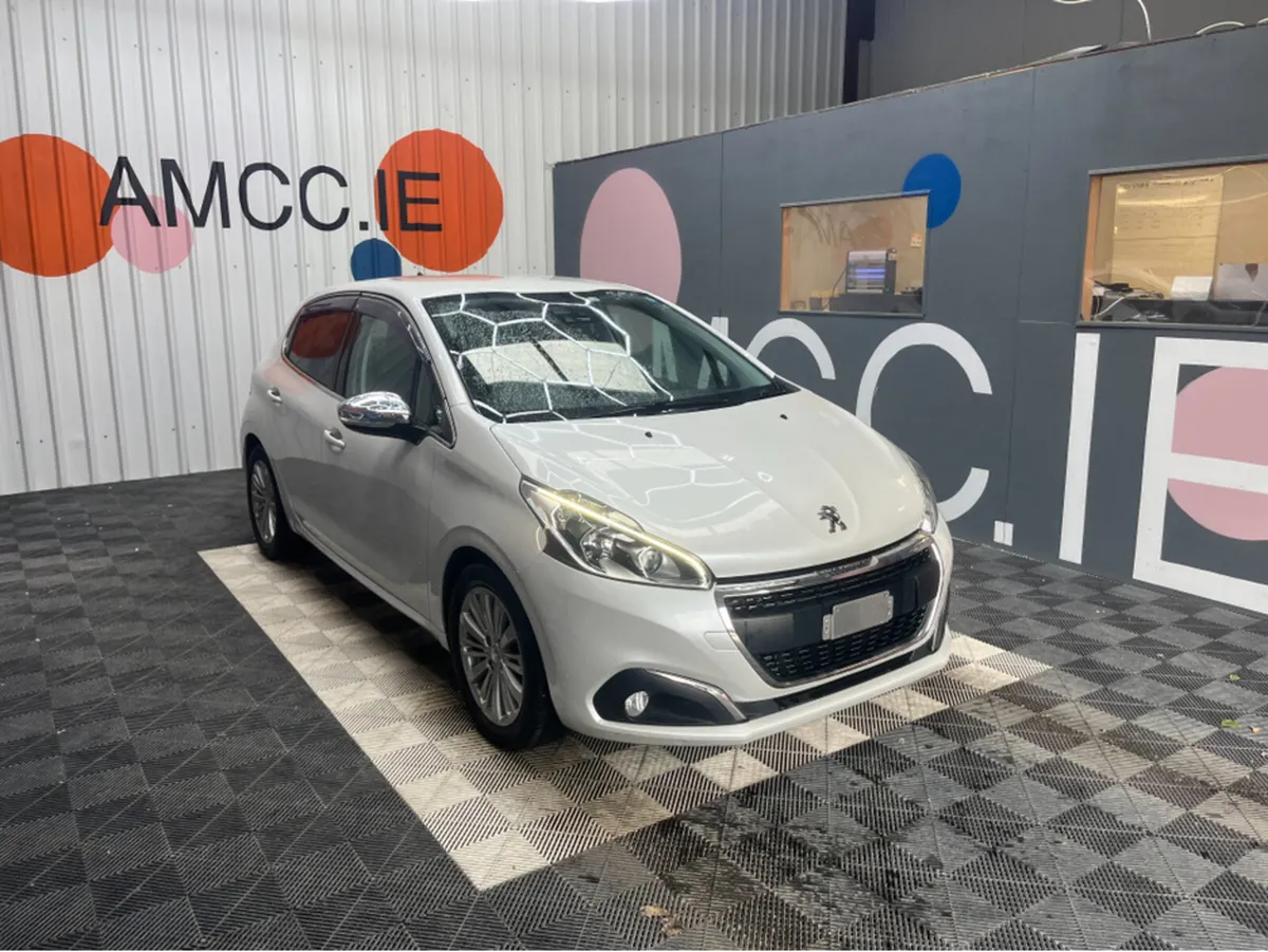 Peugeot 208 1.2 PETROL / 59k KMs / REVERSE CAMERA - Image 1