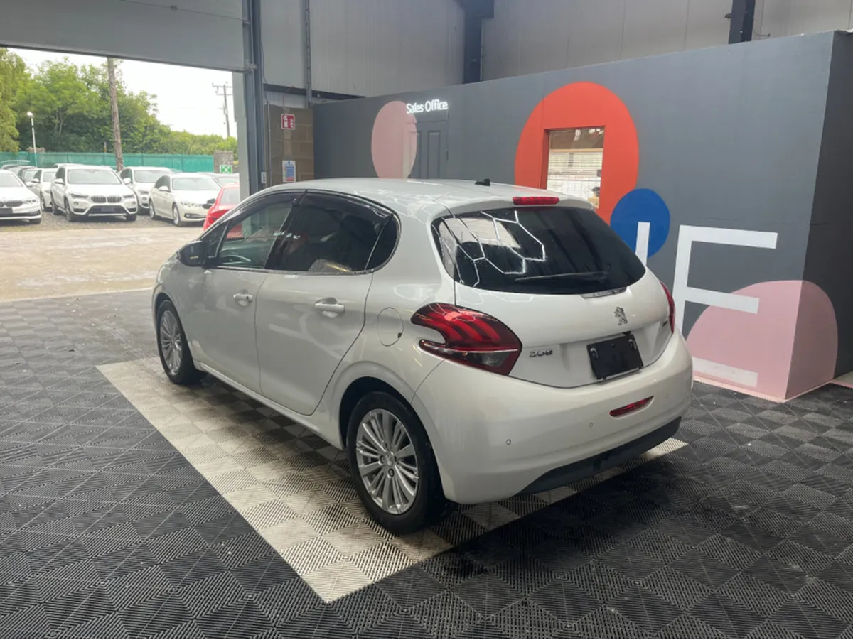 Peugeot 208 1.2 PETROL / 59k KMs / REVERSE CAMERA - Image 4