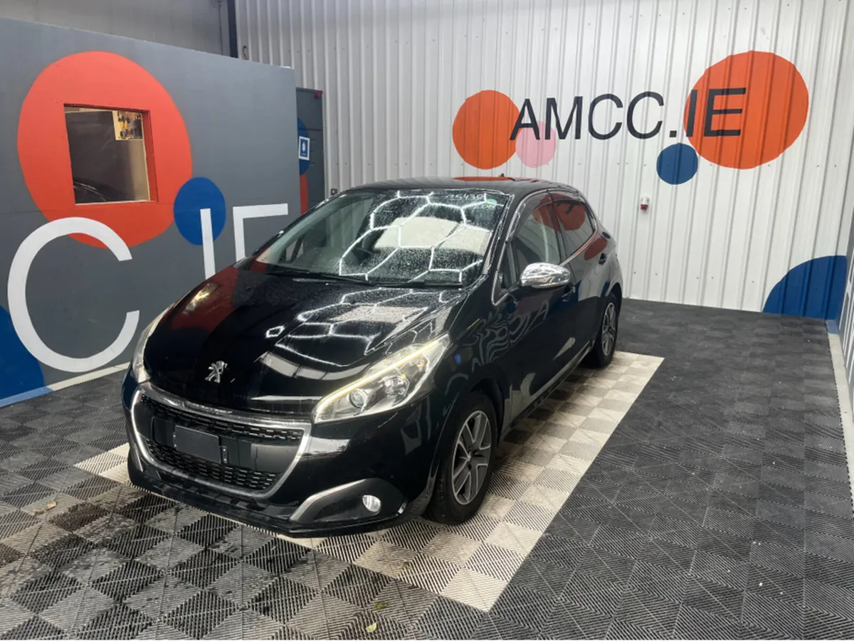 Peugeot 208 1.2 PETROL / 37k KMs / REVERSE CAMERA - Image 3