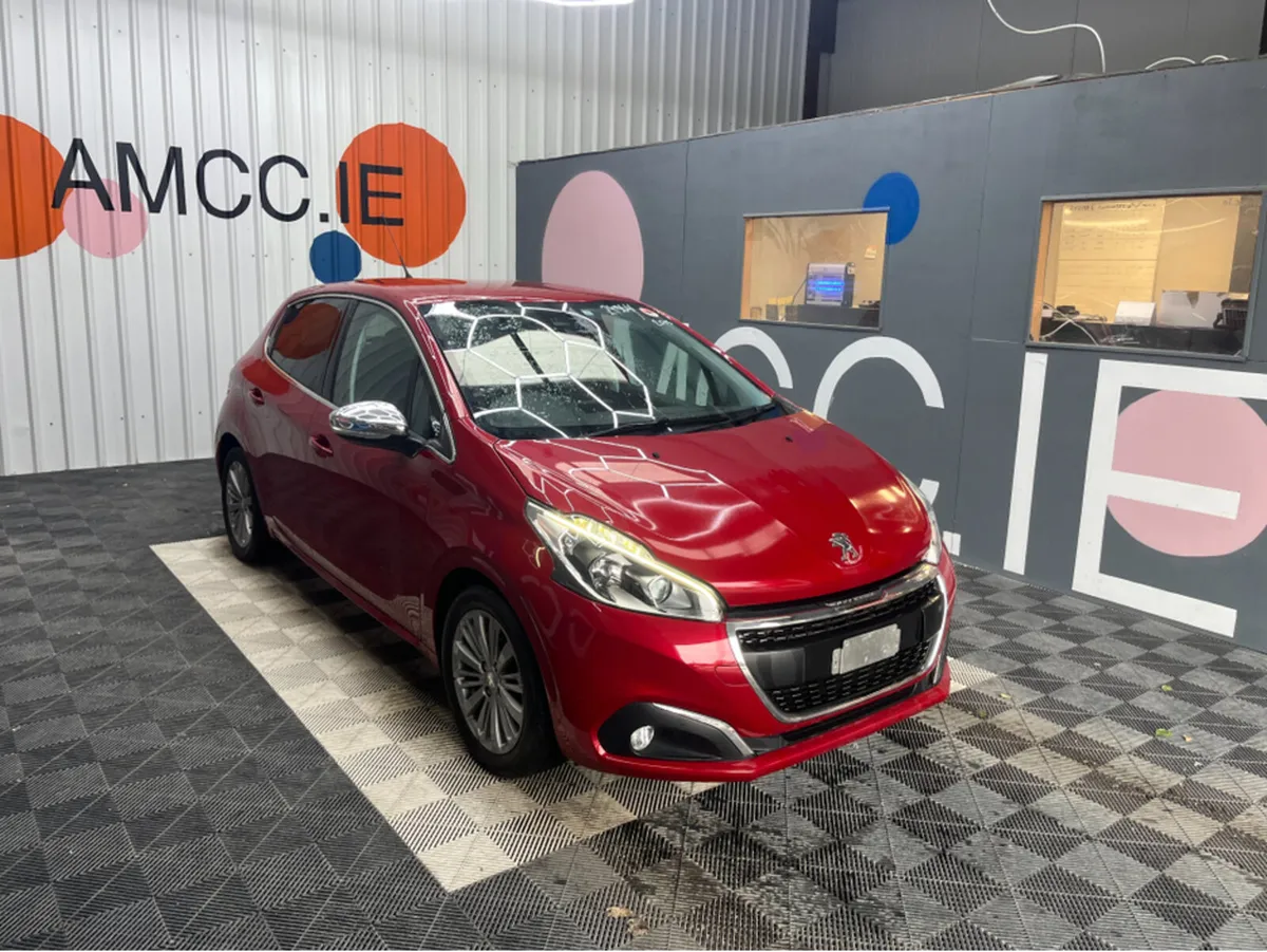 Peugeot 208 1.2 PETROL / 53k KMs / ADAPTIVE CRUISE - Image 1