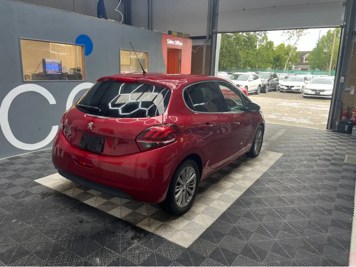 Peugeot 208 1.2 PETROL / 53k KMs / ADAPTIVE CRUISE - Image 4