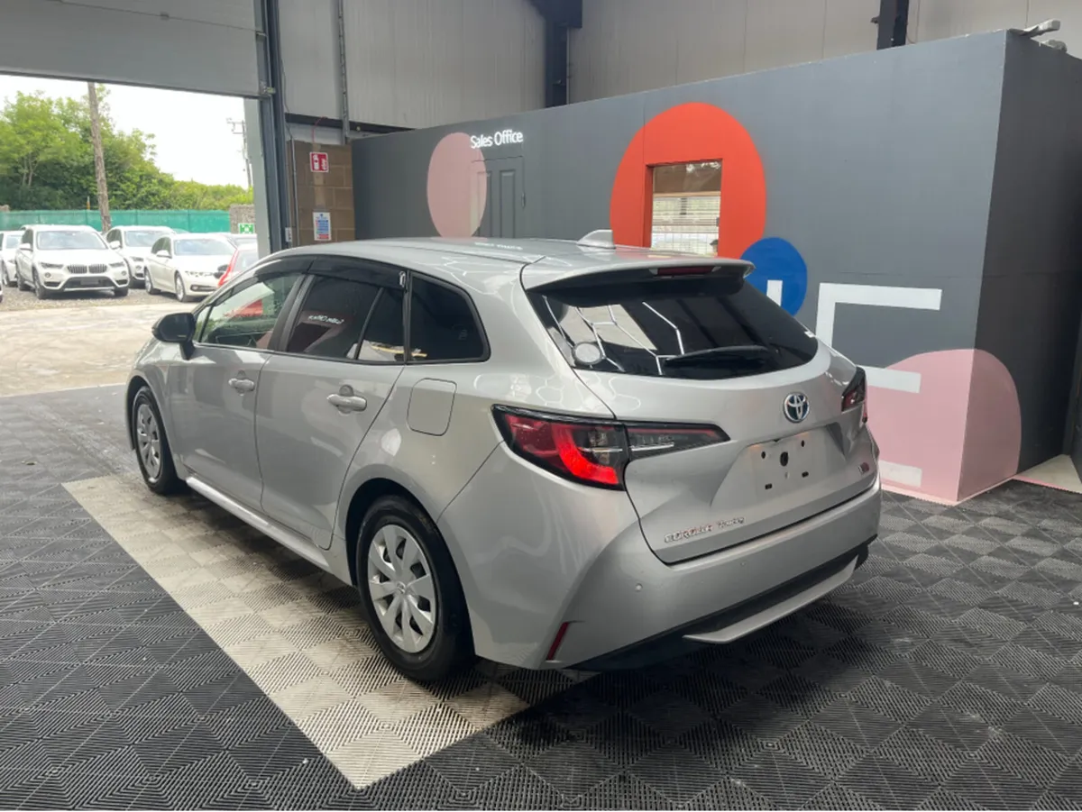 Toyota Corolla 1.8 HYBRID / 96k KMs /   AUTOMATIC, - Image 4