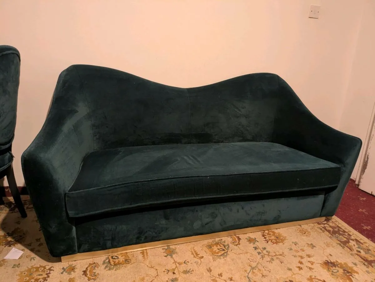 Couch beautiful green velvet couch 3 seater - Image 1