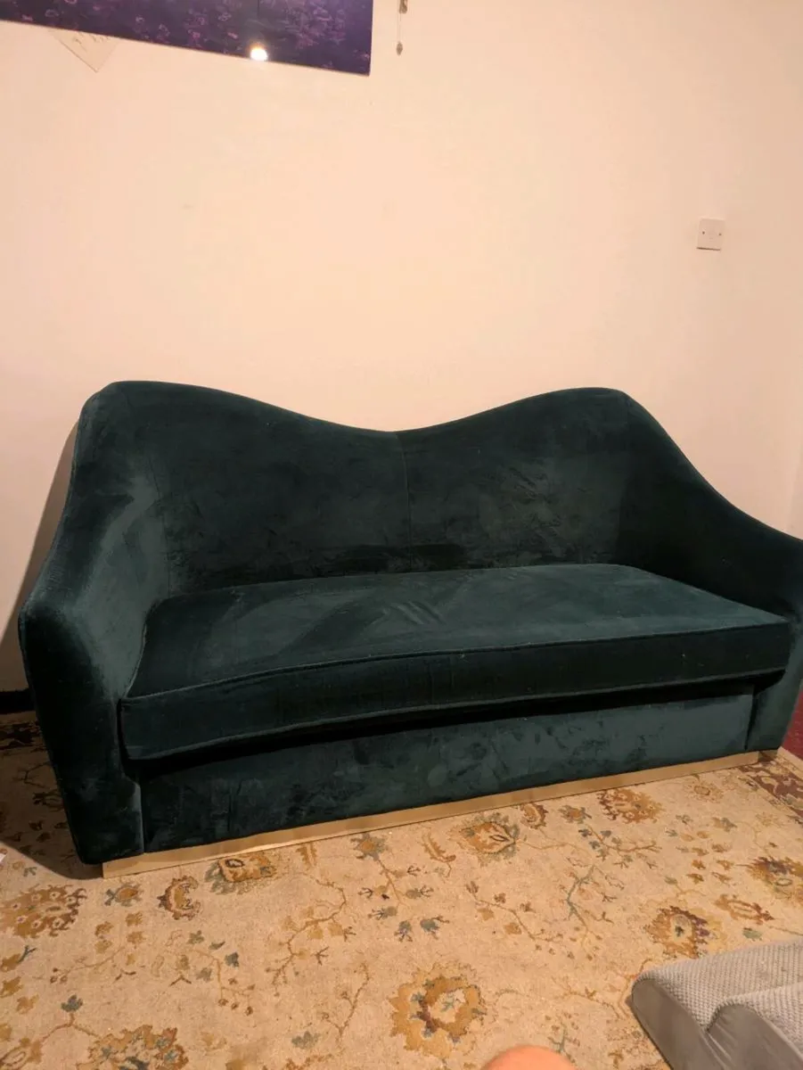 Couch beautiful green velvet couch 3 seater - Image 3
