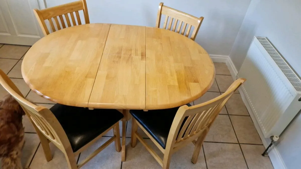 Extendable solid wood table + 4 chairs - Image 3