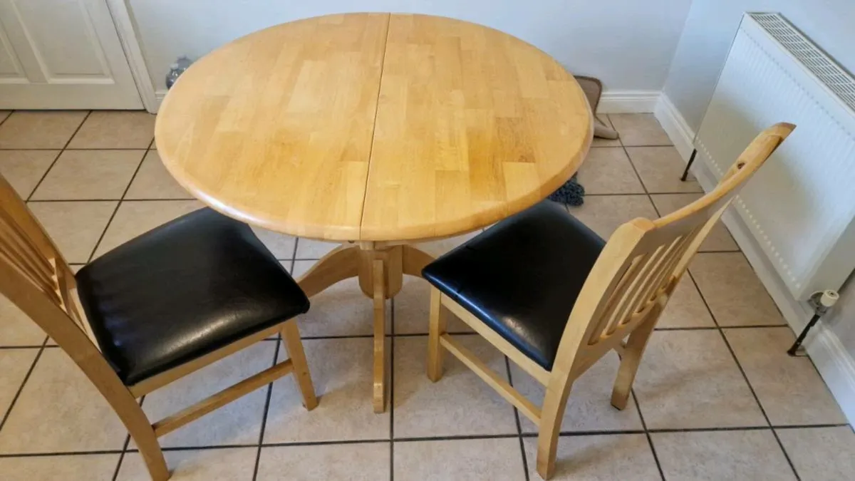 Extendable solid wood table + 4 chairs - Image 4