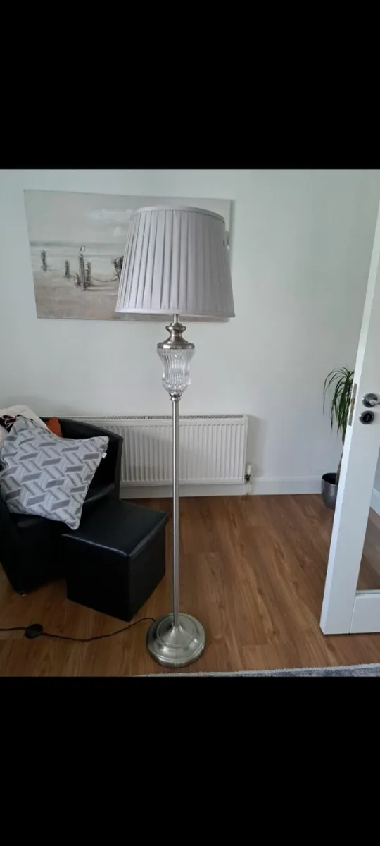 Standard lamp with shade - Image 1