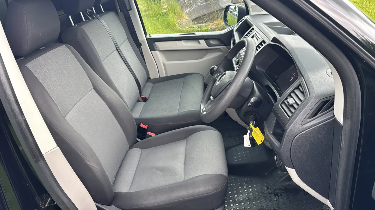 Volkswagen Transporter 2020 - Image 2