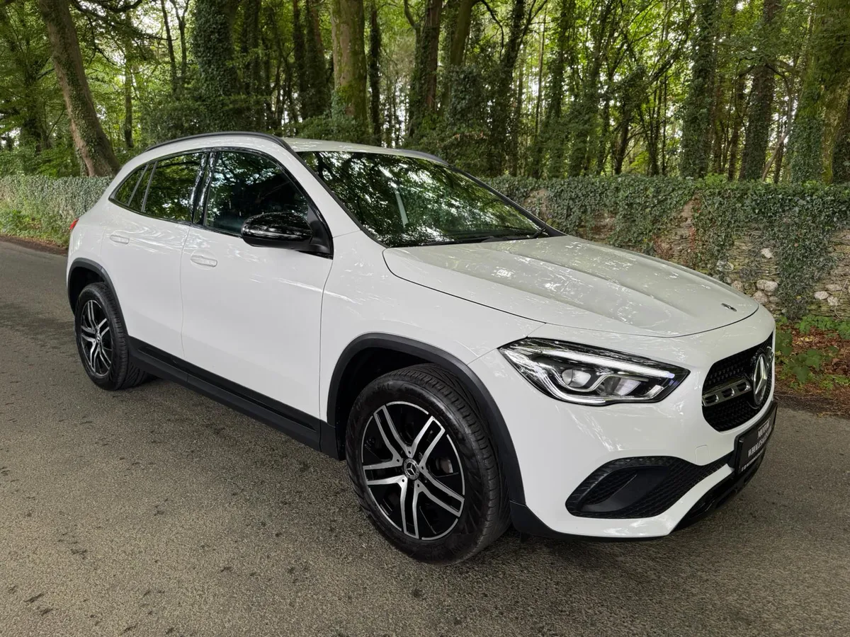 211 MERCEDES GLA 180 PROGRESSIVE NIGHTPACK - Image 1