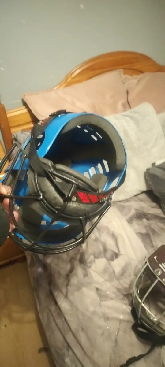 3 hurling helmets 40e each piece too sell - Image 4
