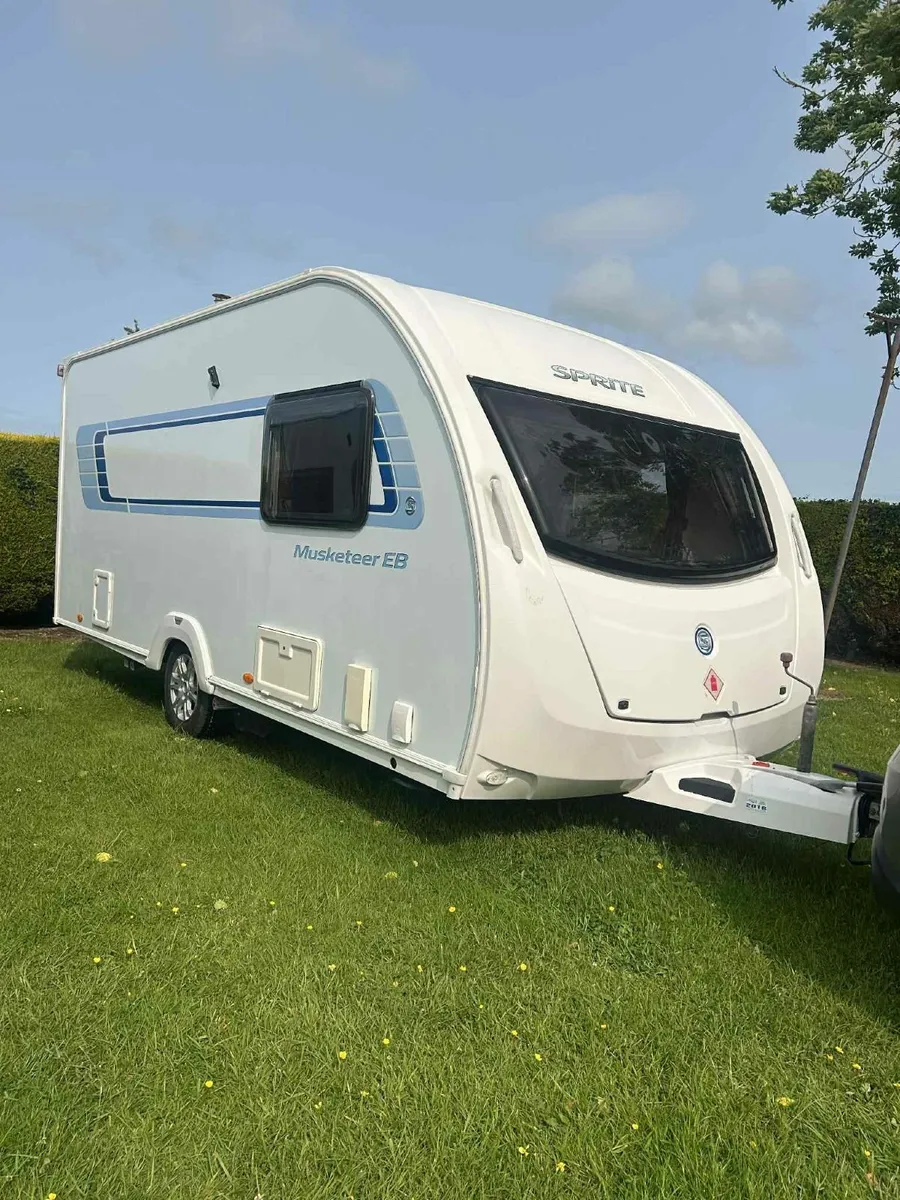 Sprite musketeer lightweight 4 berth caravan - Image 1