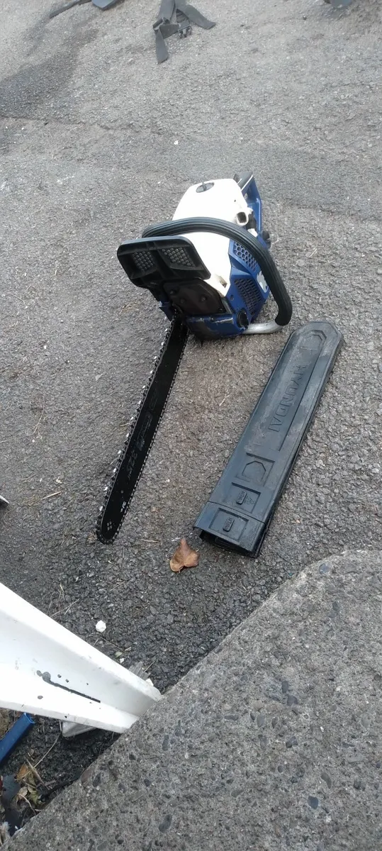 Hyundai chainsaw running very well price too sell - Image 3