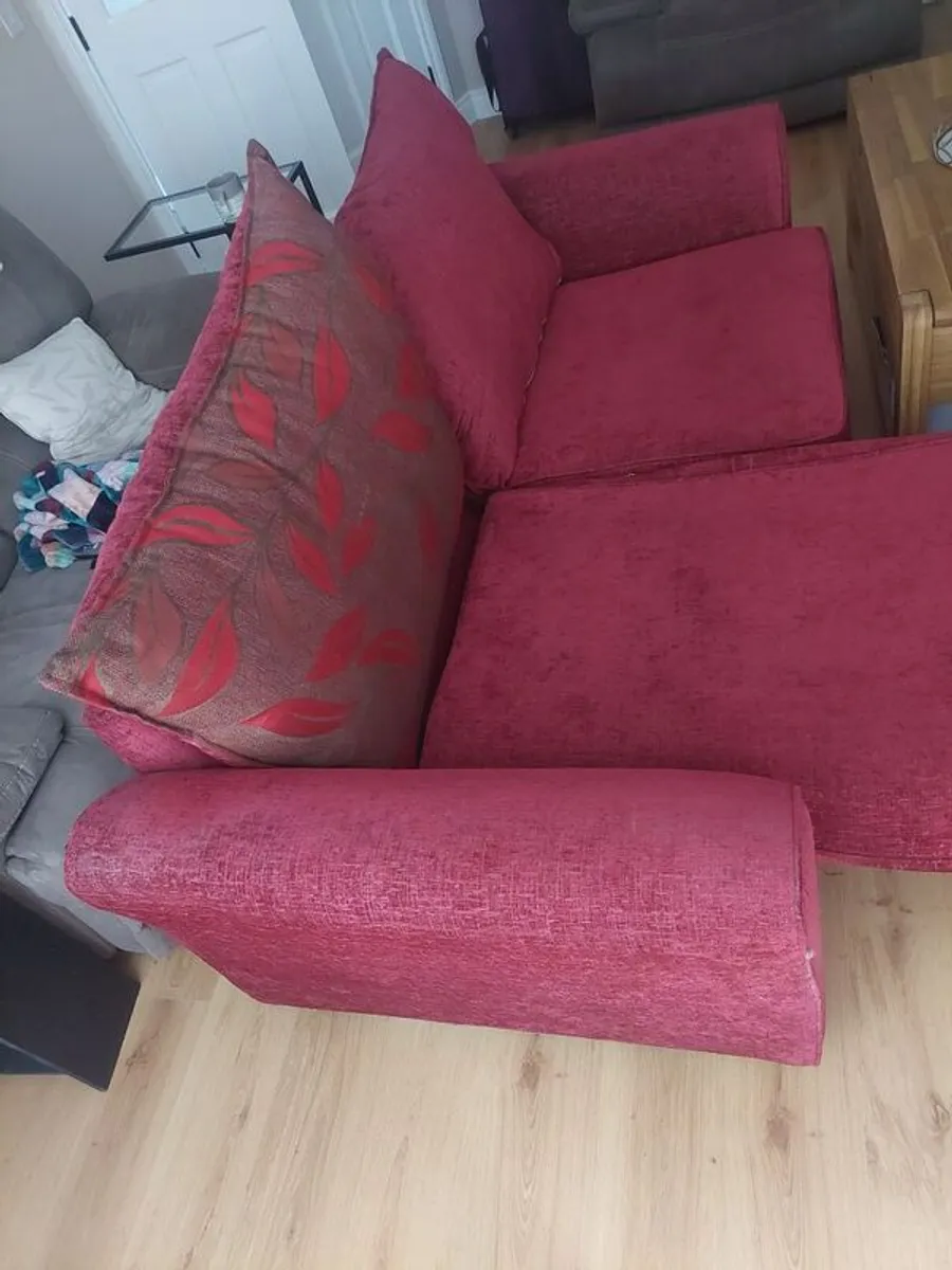 Red Sofa chaise longue - Image 1