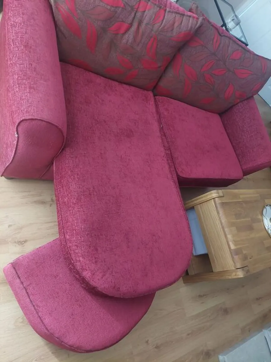 Red Sofa chaise longue - Image 3