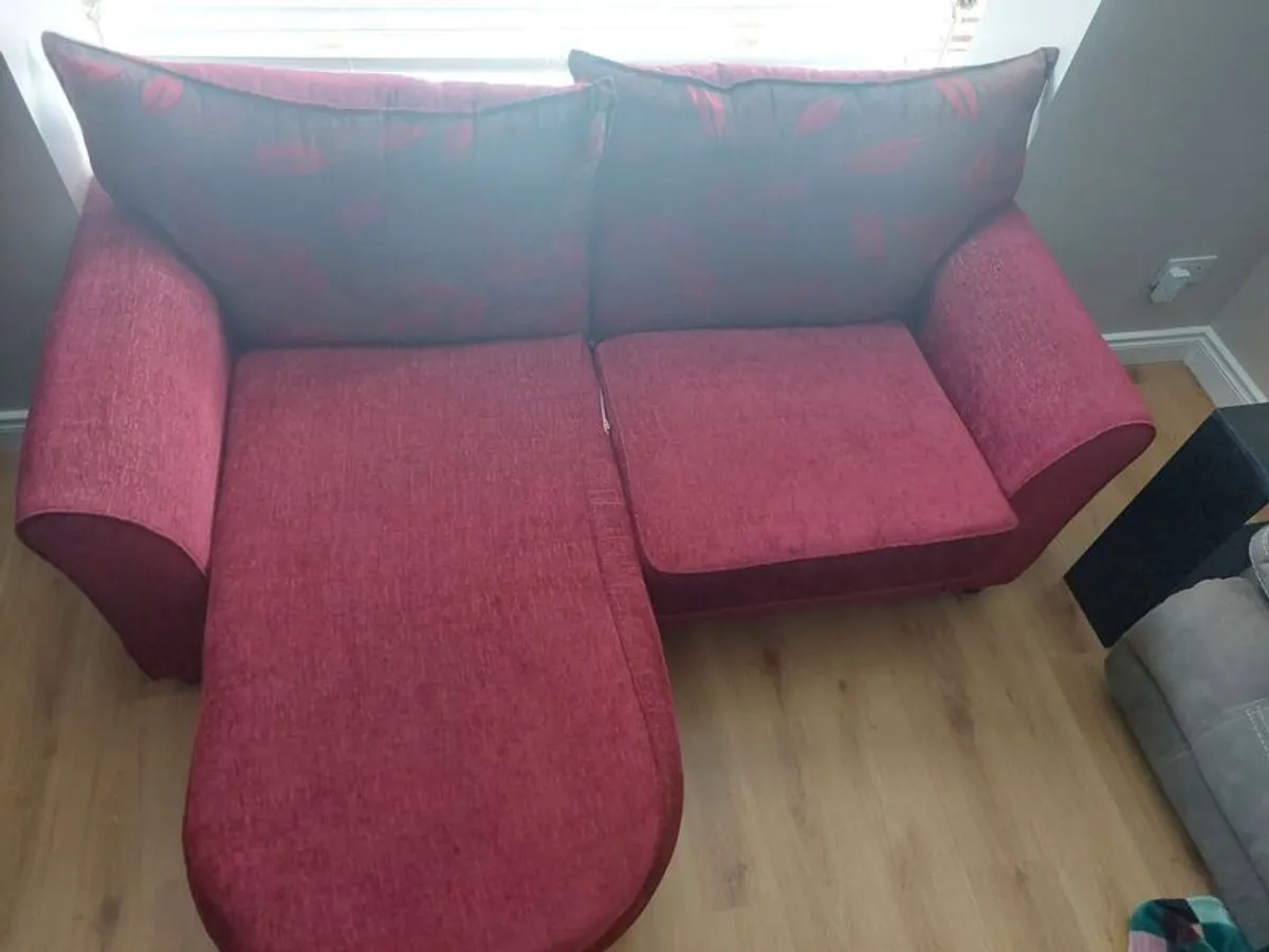 Red Sofa chaise longue - Image 4