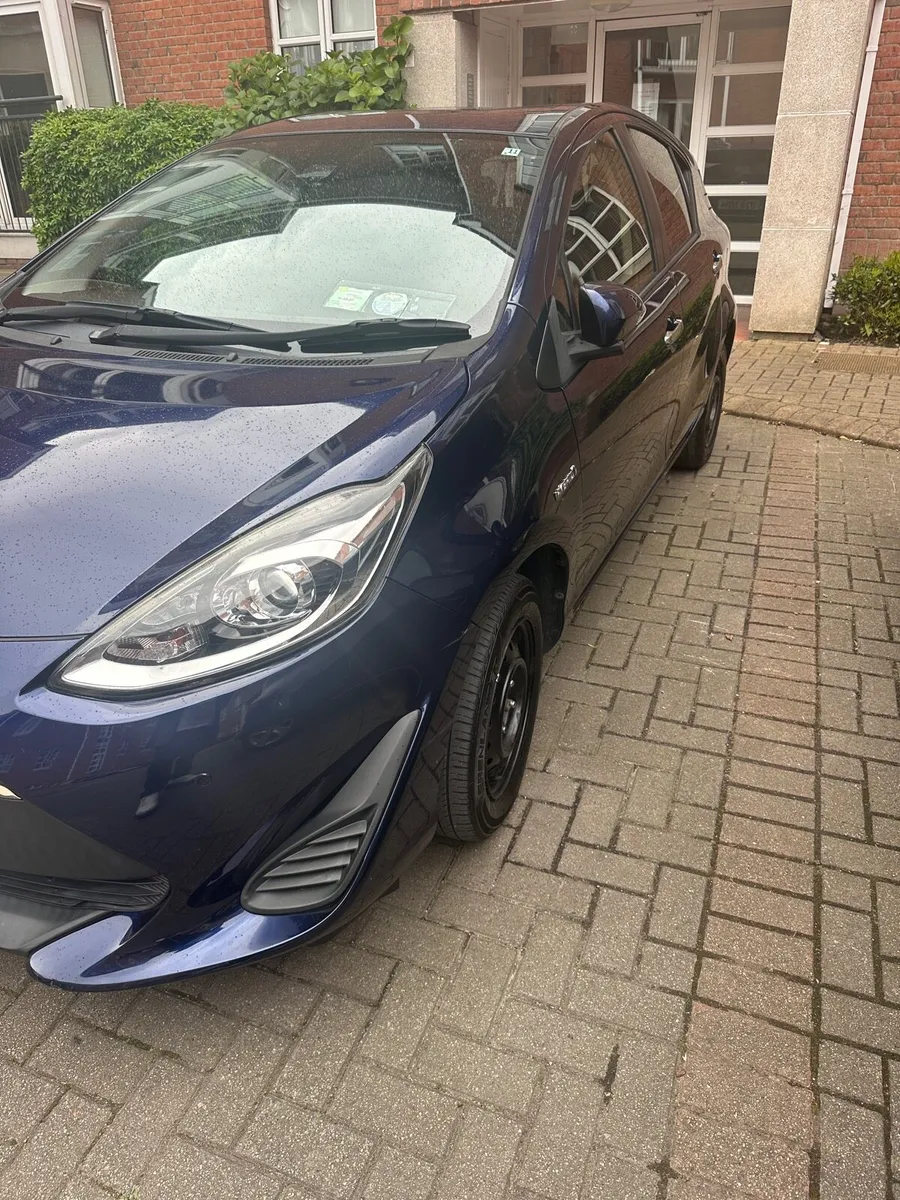 TOYOTA AQUA 2017 - Image 2