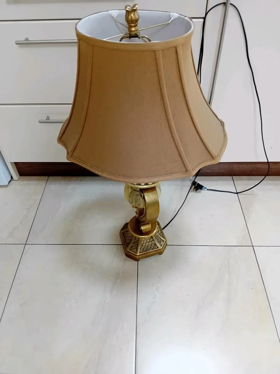 TABLE LAMP LIKE NEW - Image 1