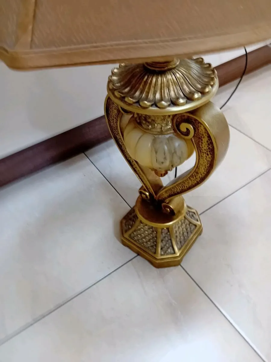 TABLE LAMP LIKE NEW - Image 2