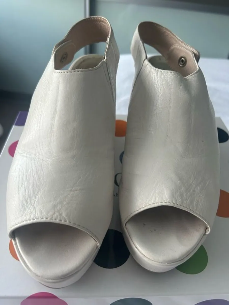 Marco Moreo Cream Wedge Sandal - Image 4