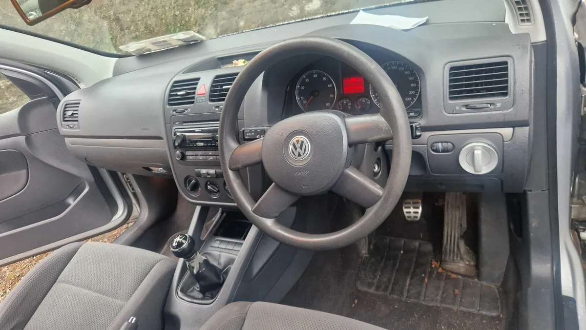 Volkswagen Golf 2005 - Image 1