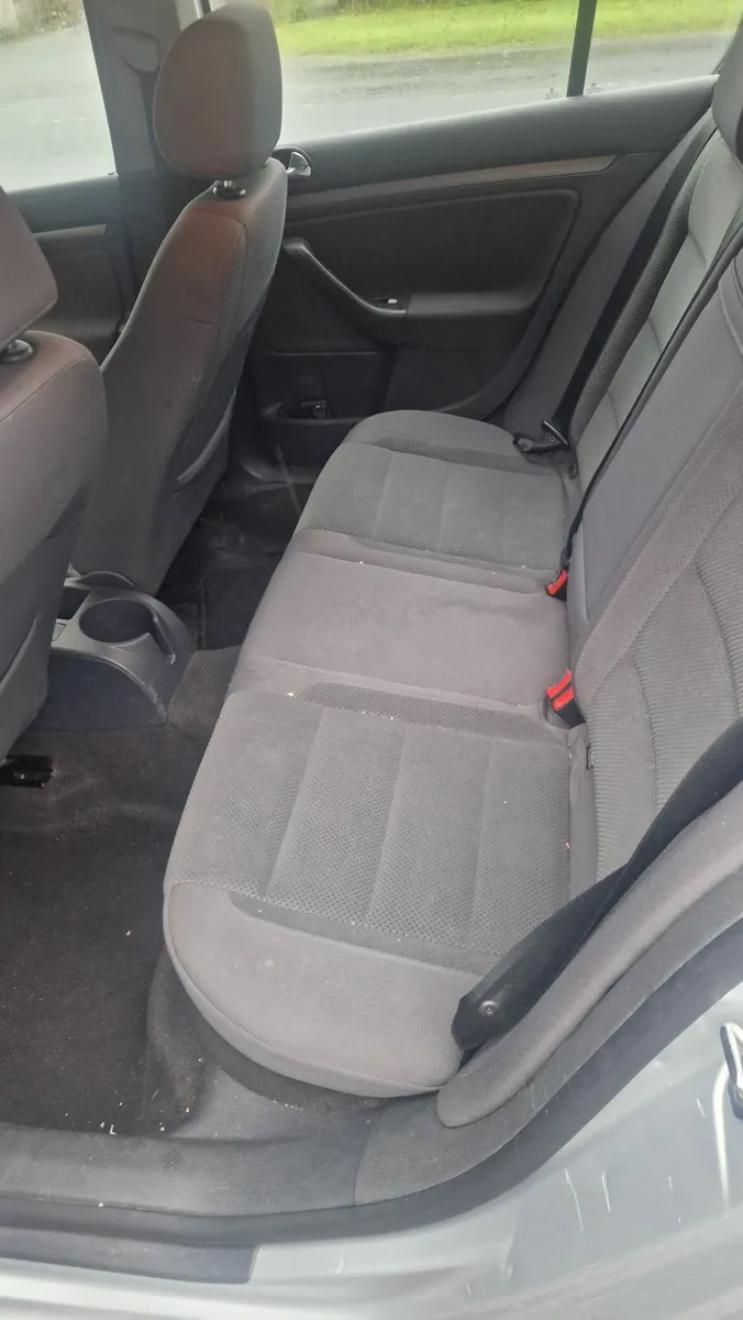 Volkswagen Golf 2005 - Image 2