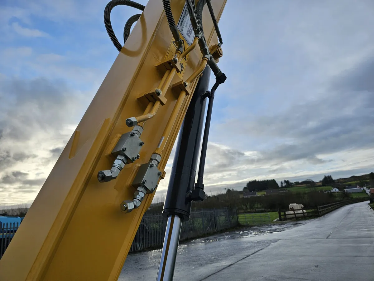 Shantui SE75 - 7.5 Ton Excavator - Image 2